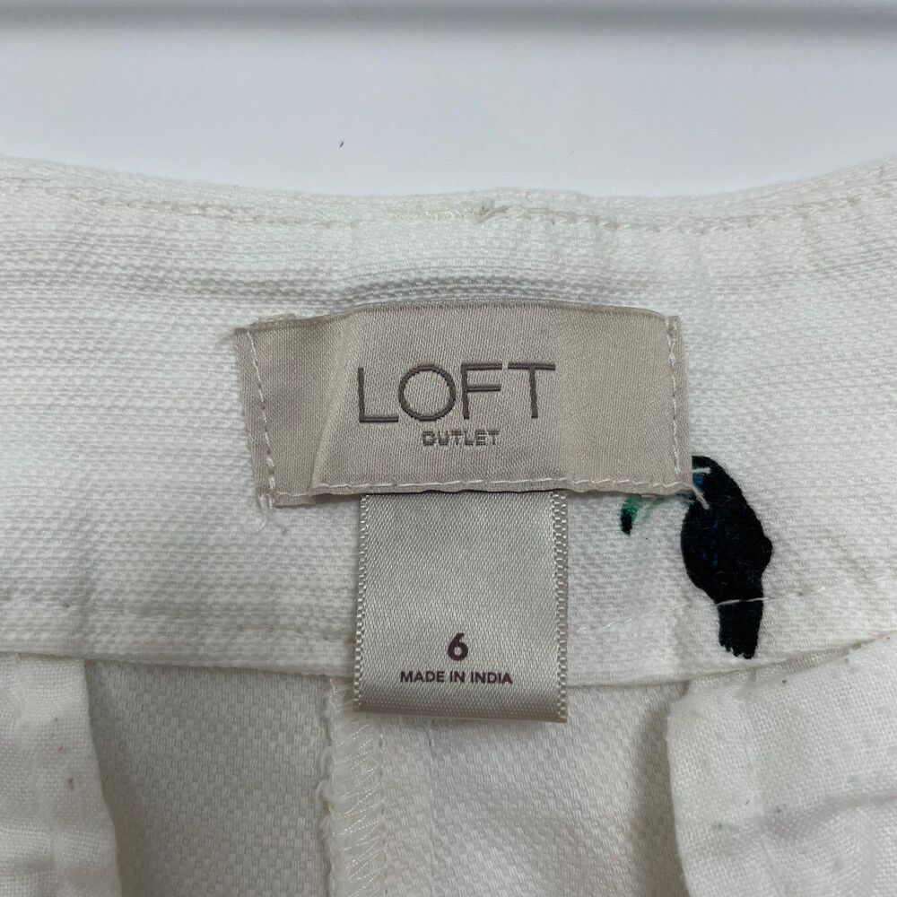 Loft Outlet White Shorts with Novelty Toucan Print Sz 6 - Picture 2 of 8